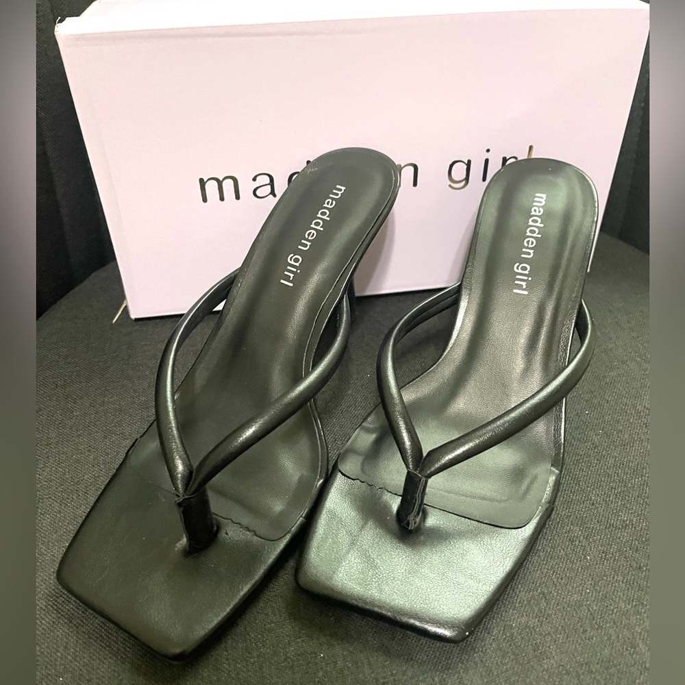 Madden Girl Zeal Square Thong Sandal 7.5W